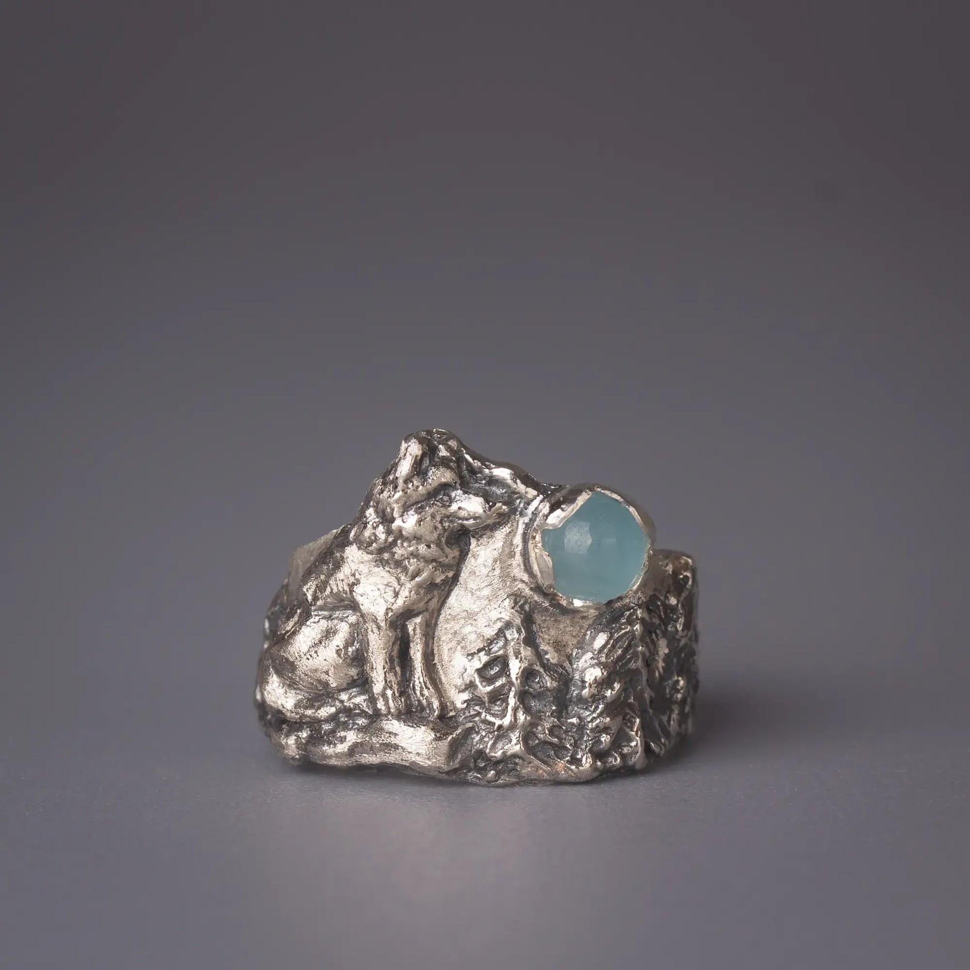 wolf ring in silver with aquamarine Gemstone back view