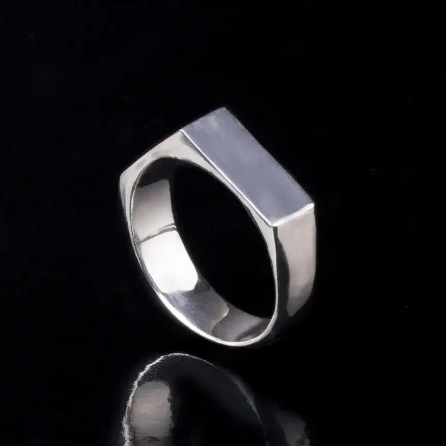 Geometric minimalist 14k white gold ring with house-shaped design, unisex band, reflecting elegance and craftsmanship.