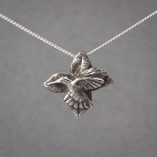 Hummingbird pendant in Silver