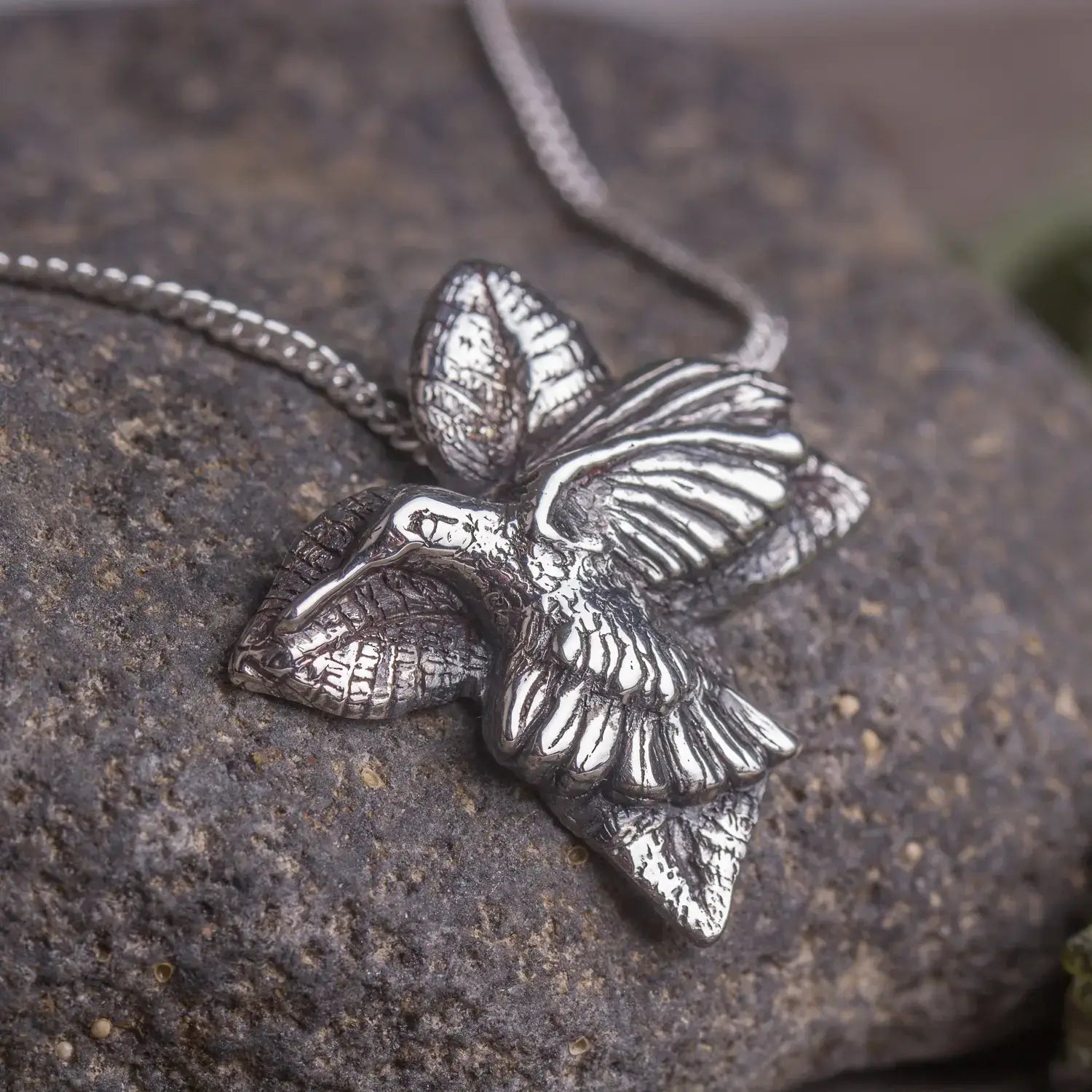 Hummingbird pendant in Silver