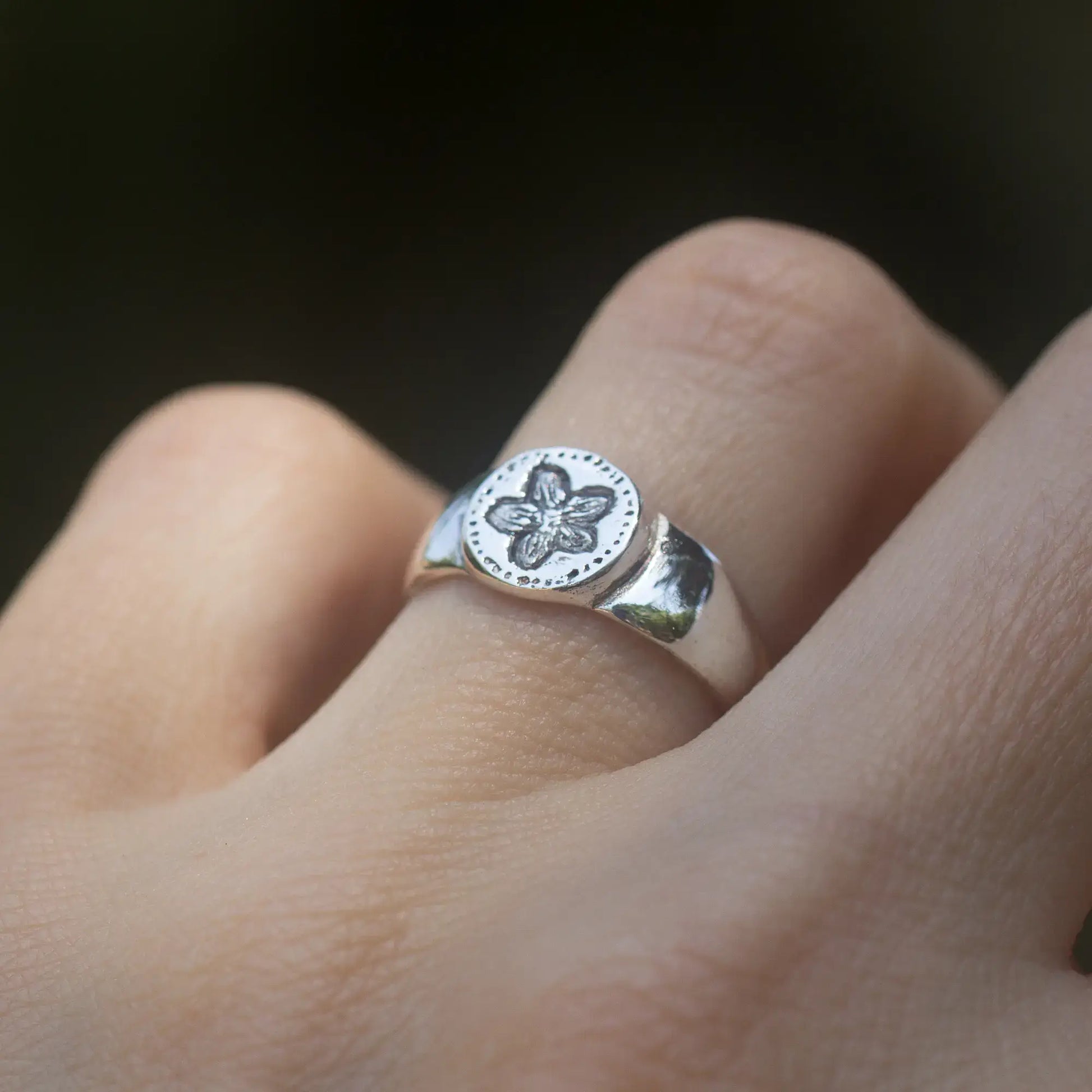 Antique style sterling silver ring with a hand-carved Pimpernel flower design, perfect for nature lovers.