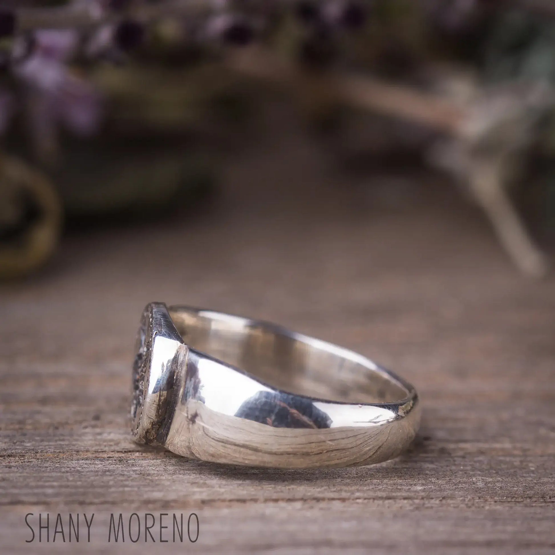 Sterling silver dainty flower signet ring showcasing antique style with a hand-carved scarlet Pimpernel design.